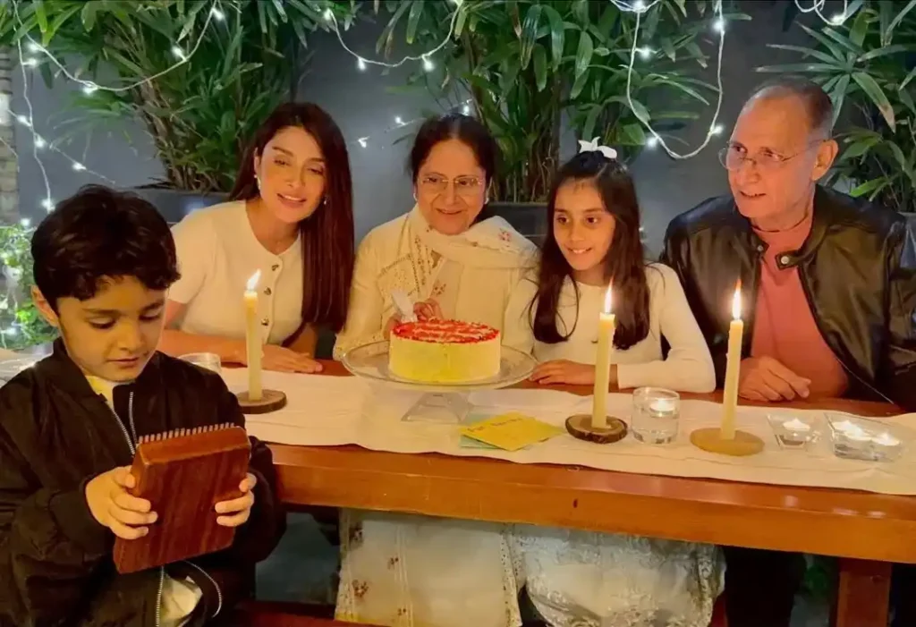 Mother's Birthday Is Celebrated By Ayeza Khan & Her Family