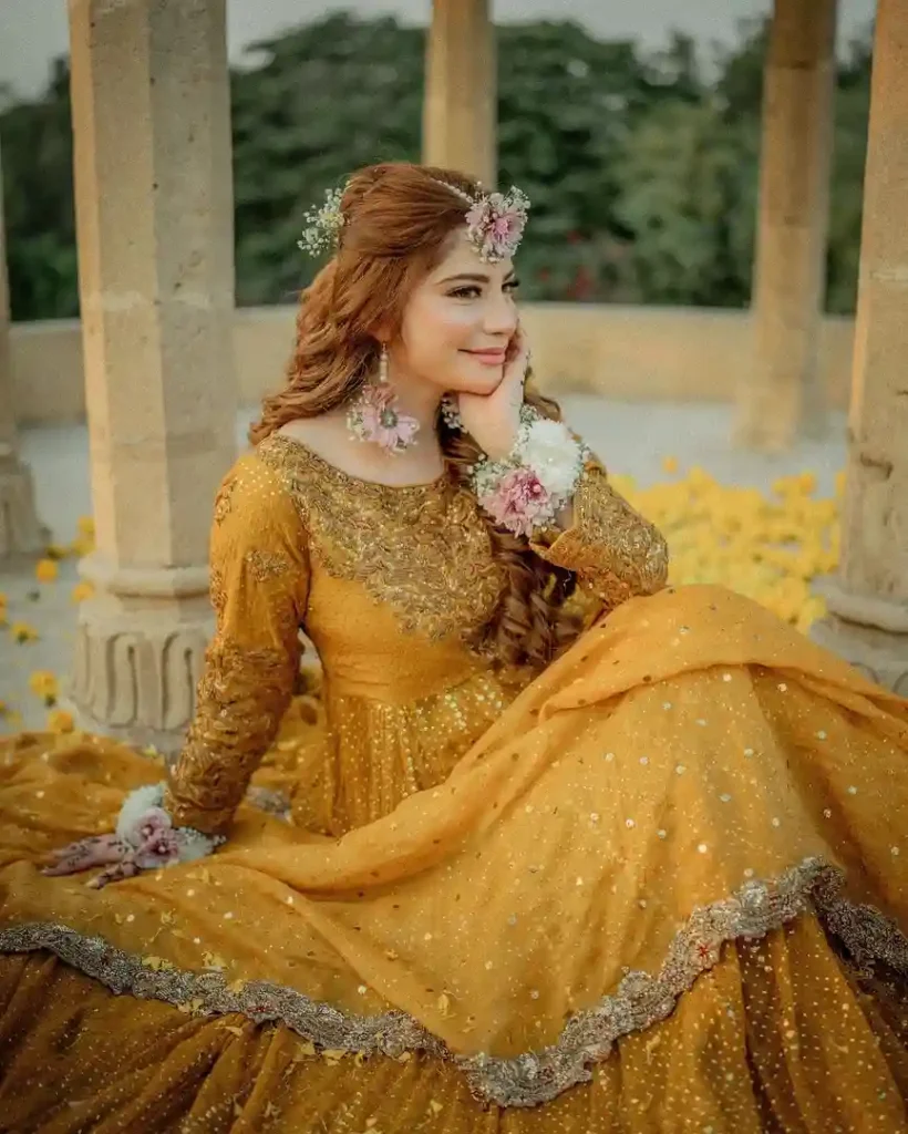 Pictures Of Neelam Muneer Mayon
