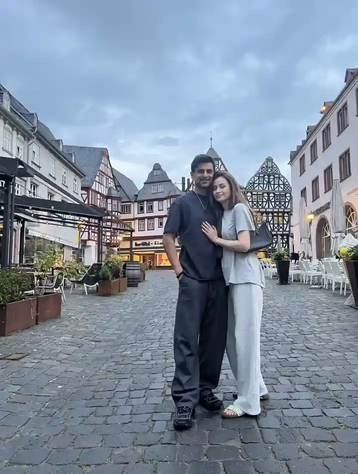 Sana Javed & Shoaib Malik Celebrate Their First Wedding Anniversary