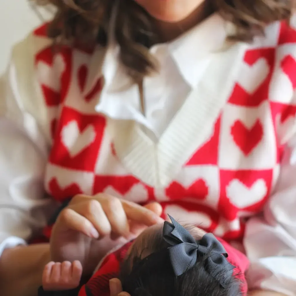 Srha Asghar & Her Newborn Daughter in A Family Photoshoot