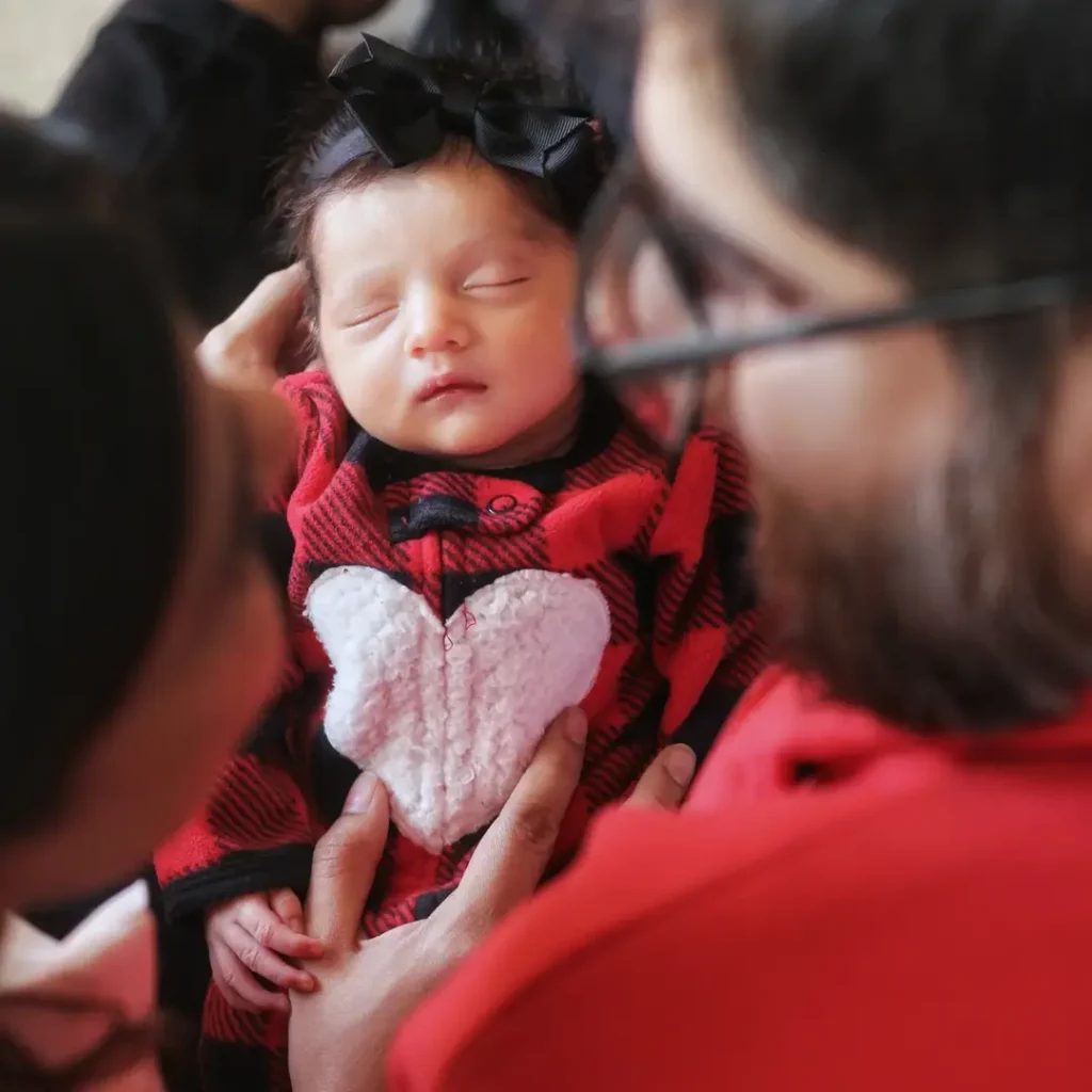Srha Asghar & Her Newborn Daughter in A Family Photoshoot