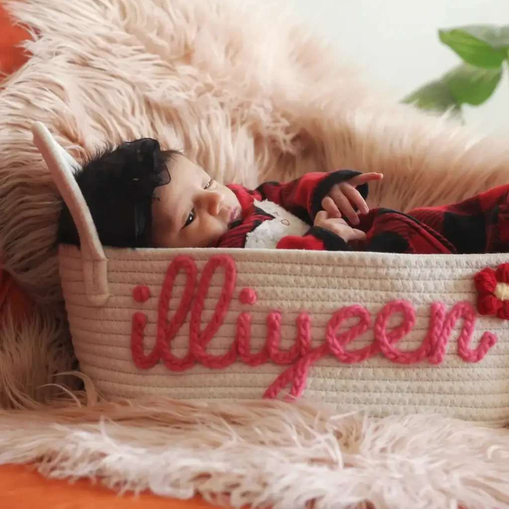 Srha Asghar & Her Newborn Daughter in A Family Photoshoot