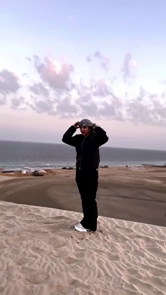 Yumna Zaidi Posts Gorgeous Pictures & A Reel From The Qatar Desert