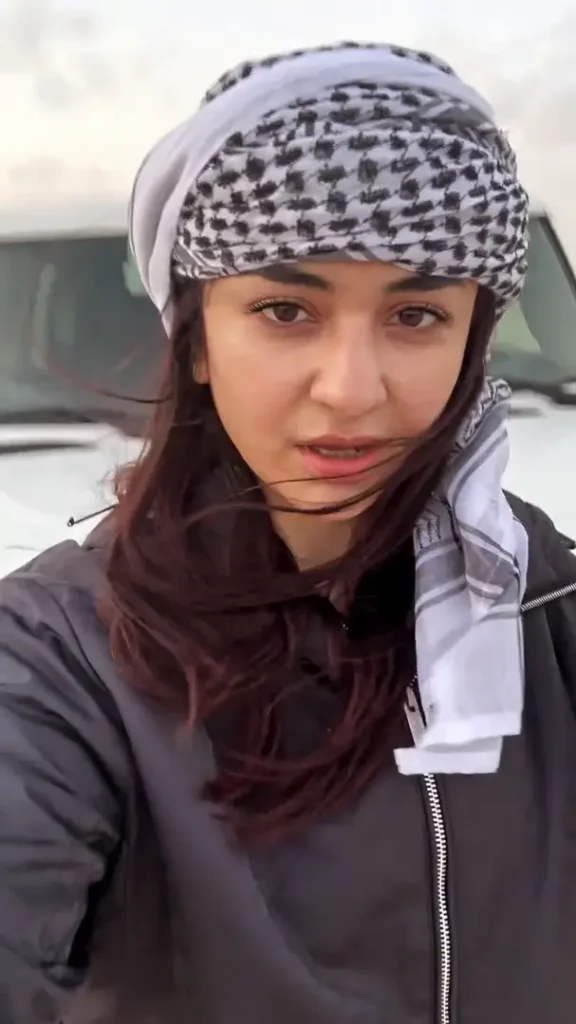 Yumna Zaidi Posts Gorgeous Pictures & A Reel From The Qatar Desert