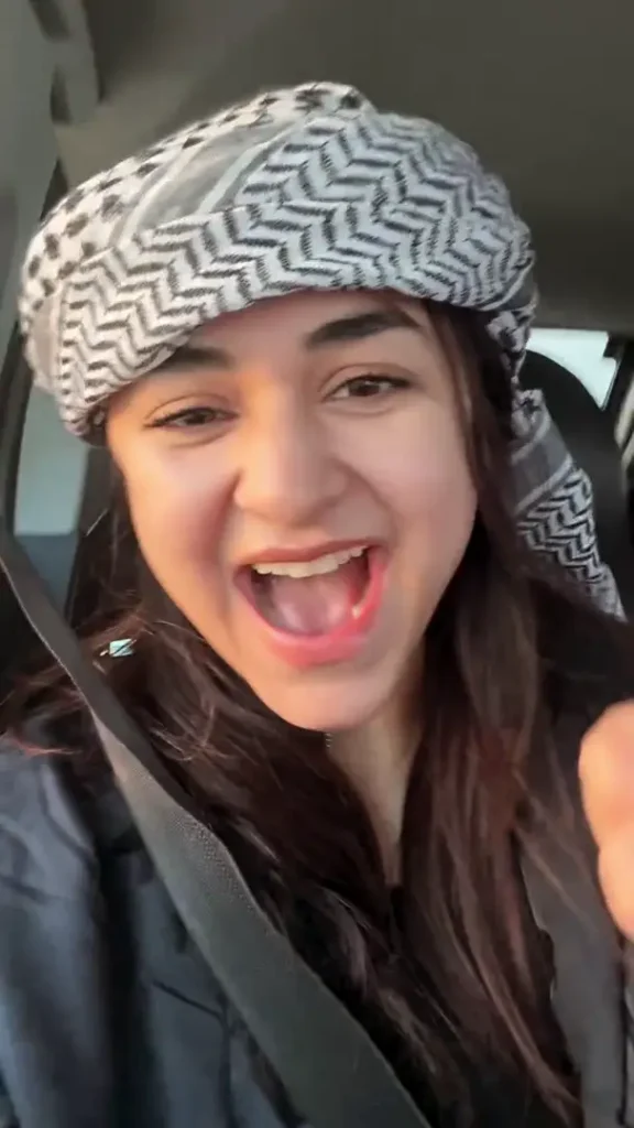 Yumna Zaidi Posts Gorgeous Pictures & A Reel From The Qatar Desert