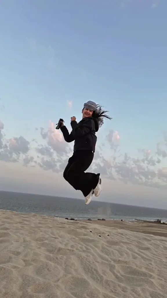 Yumna Zaidi Posts Gorgeous Pictures & A Reel From The Qatar Desert