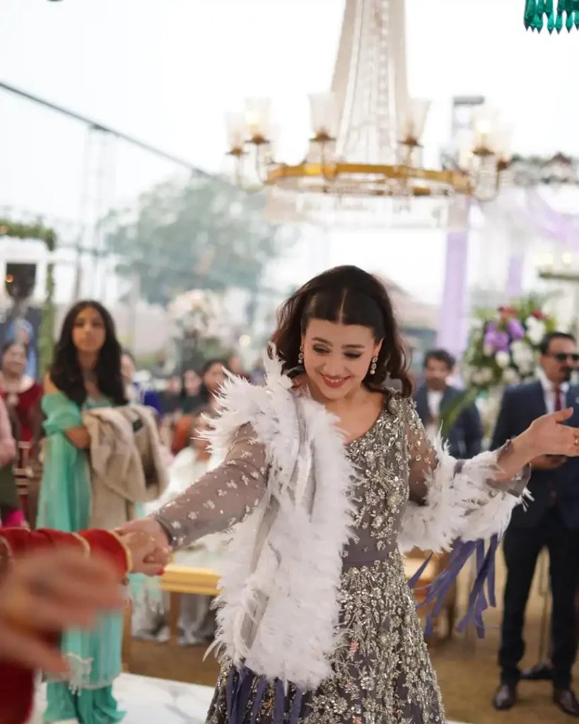 Zara Noor Abbas Critiques Her Own Appearance Based On Her Brother's Walima