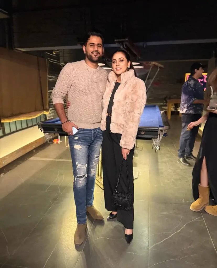 مریم نور نے اپنے شوہر اور بچے کے ساتھ عمرہ ادا کیا۔