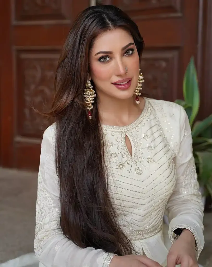 مہوش حیات نے ستاروں سے جڑی سالگرہ منائی
