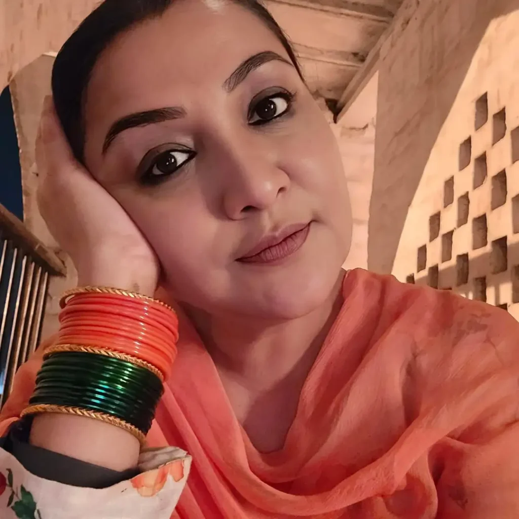 نادیہ افگن کا کہنا ہے کہ خلیل الرحمان قمر ایک غیر مہذب آدمی ہیں۔