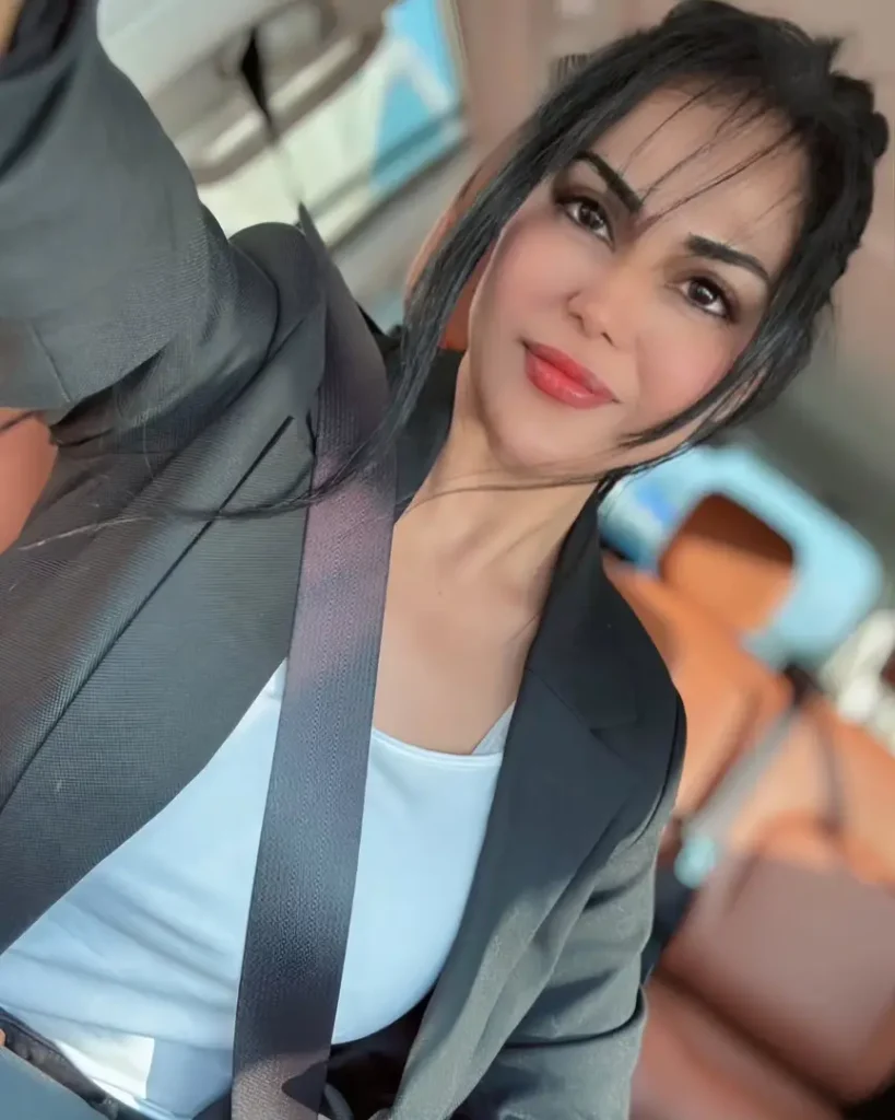 وینا ملک نے 1 لاکھ بوسوں کا دفاع کیا۔