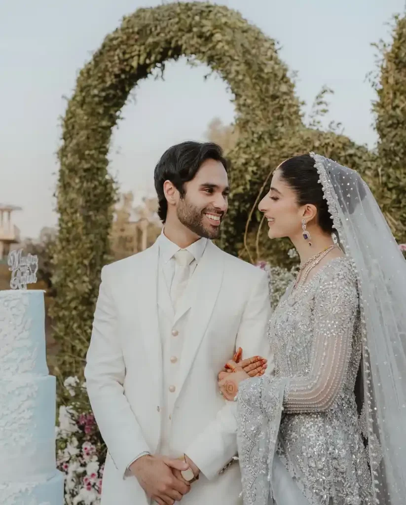 Ameer Gilani & Mawra Hocane's New Family Pictures from Walima