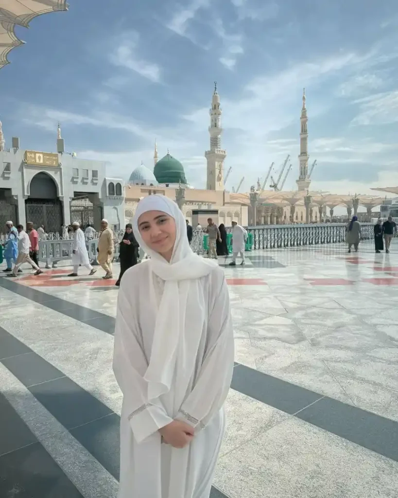Daughter Of Salma Agha Shares Pictures from Madina