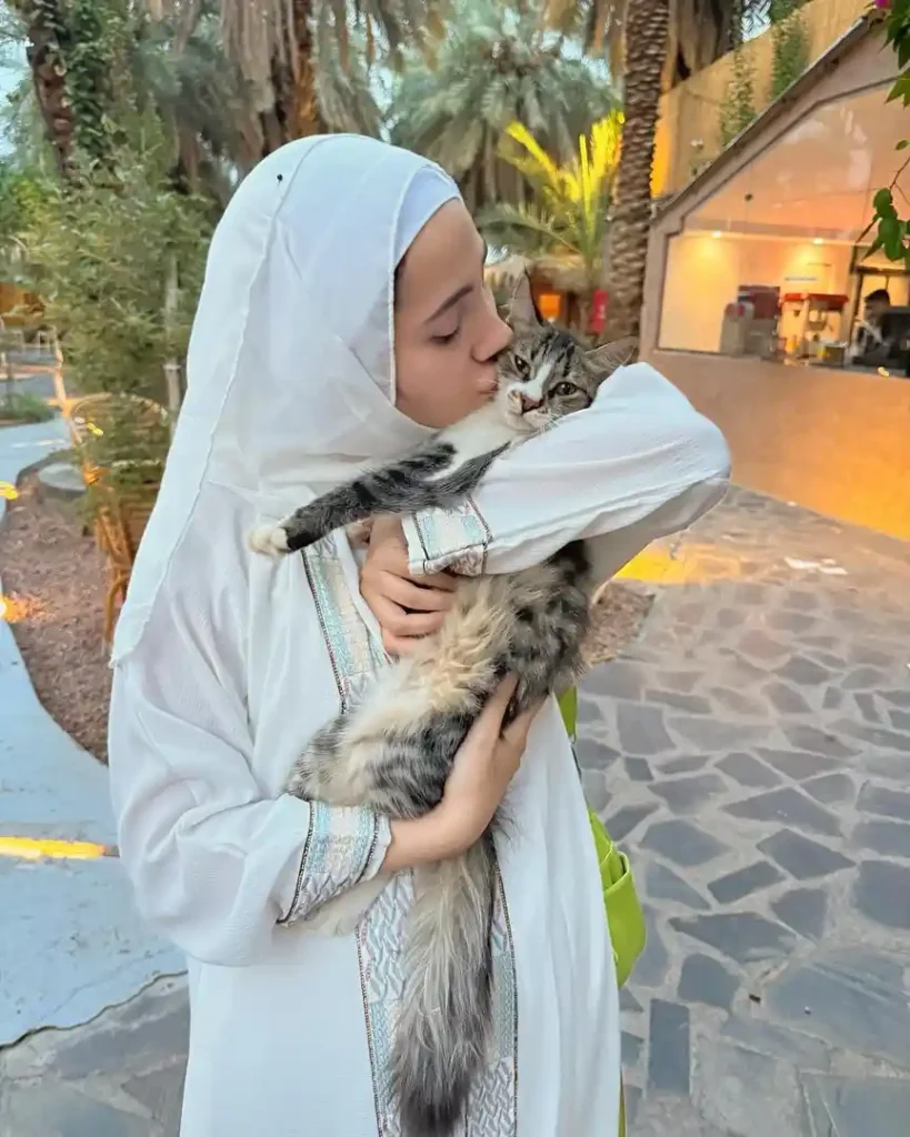 Daughter Of Salma Agha Shares Pictures from Madina