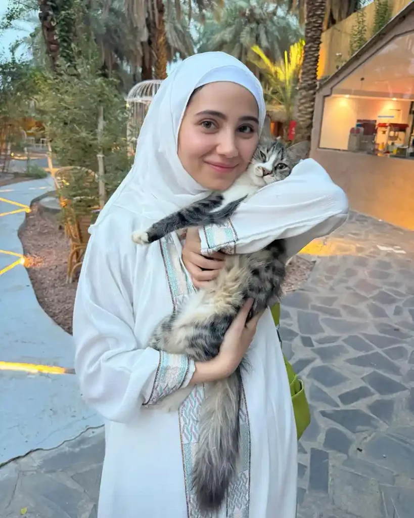 Daughter Of Salma Agha Shares Pictures from Madina