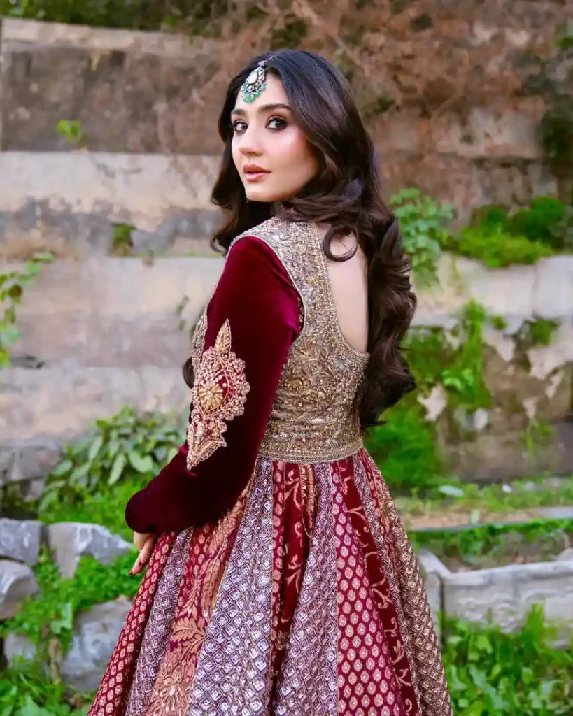 Fans Are Enthralled by Durefishan Saleem's Majestic Wedding Look