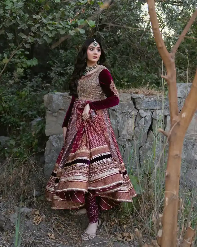 Fans Are Enthralled by Durefishan Saleem's Majestic Wedding Look