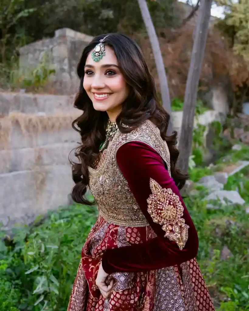 Fans Are Enthralled by Durefishan Saleem's Majestic Wedding Look