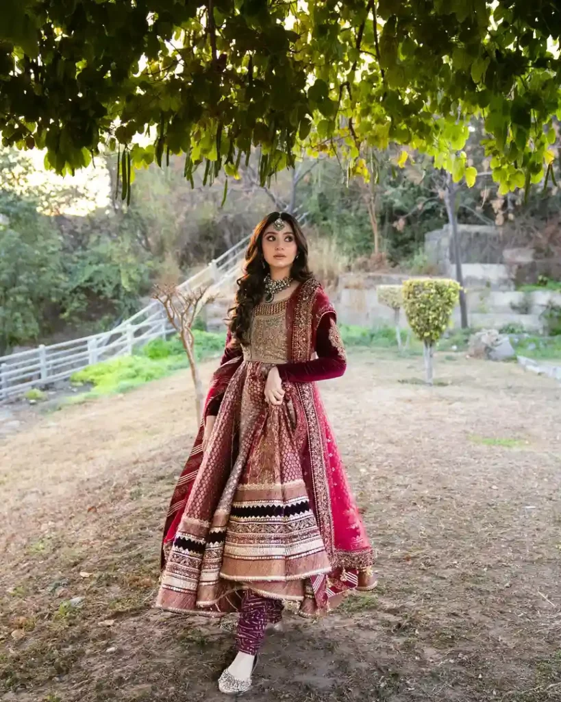 Fans Are Enthralled by Durefishan Saleem's Majestic Wedding Look