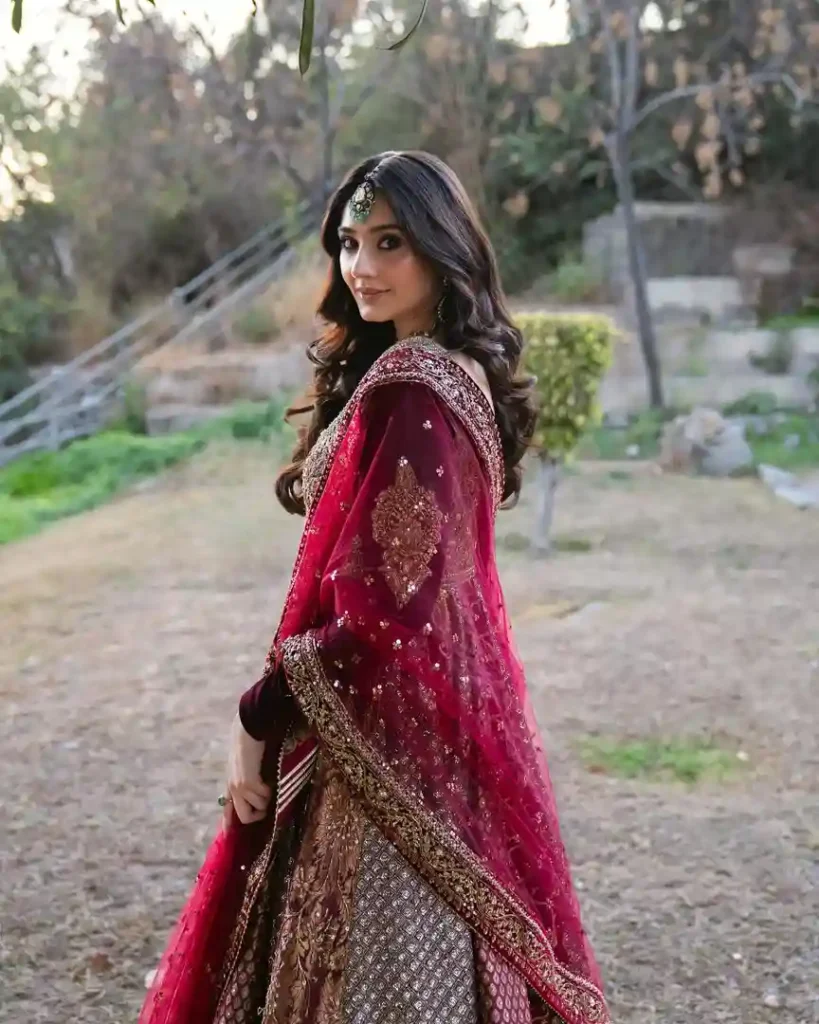 Fans Are Enthralled by Durefishan Saleem's Majestic Wedding Look