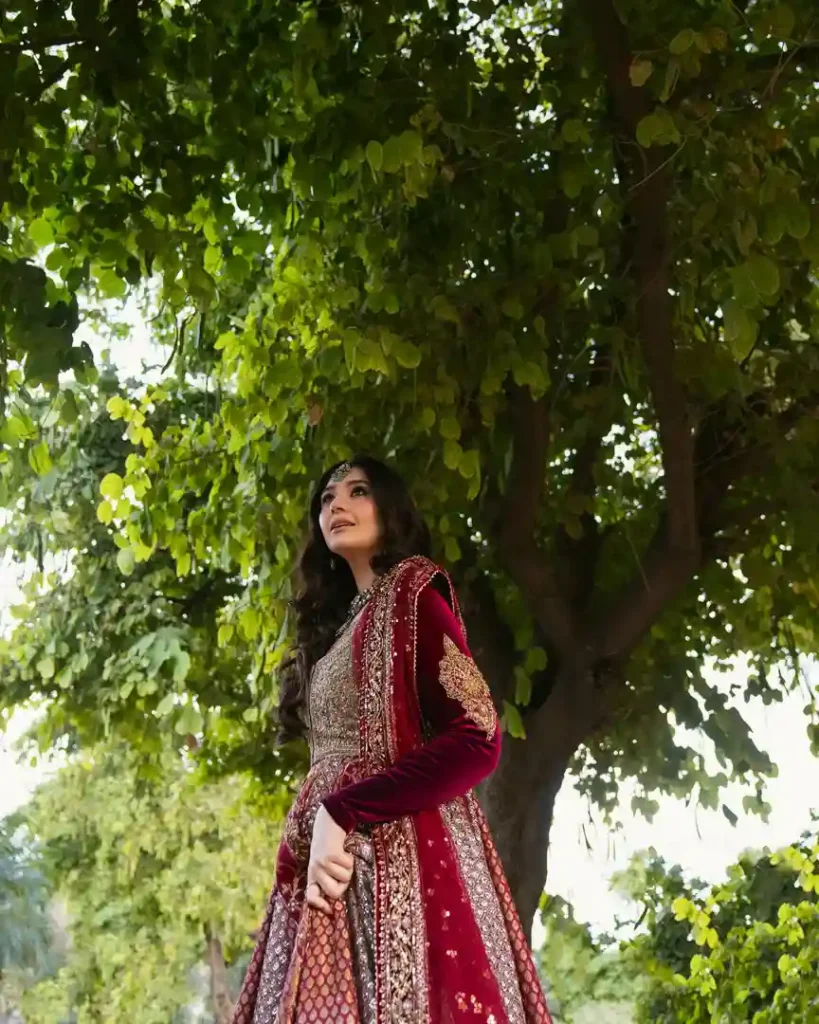 Fans Are Enthralled by Durefishan Saleem's Majestic Wedding Look