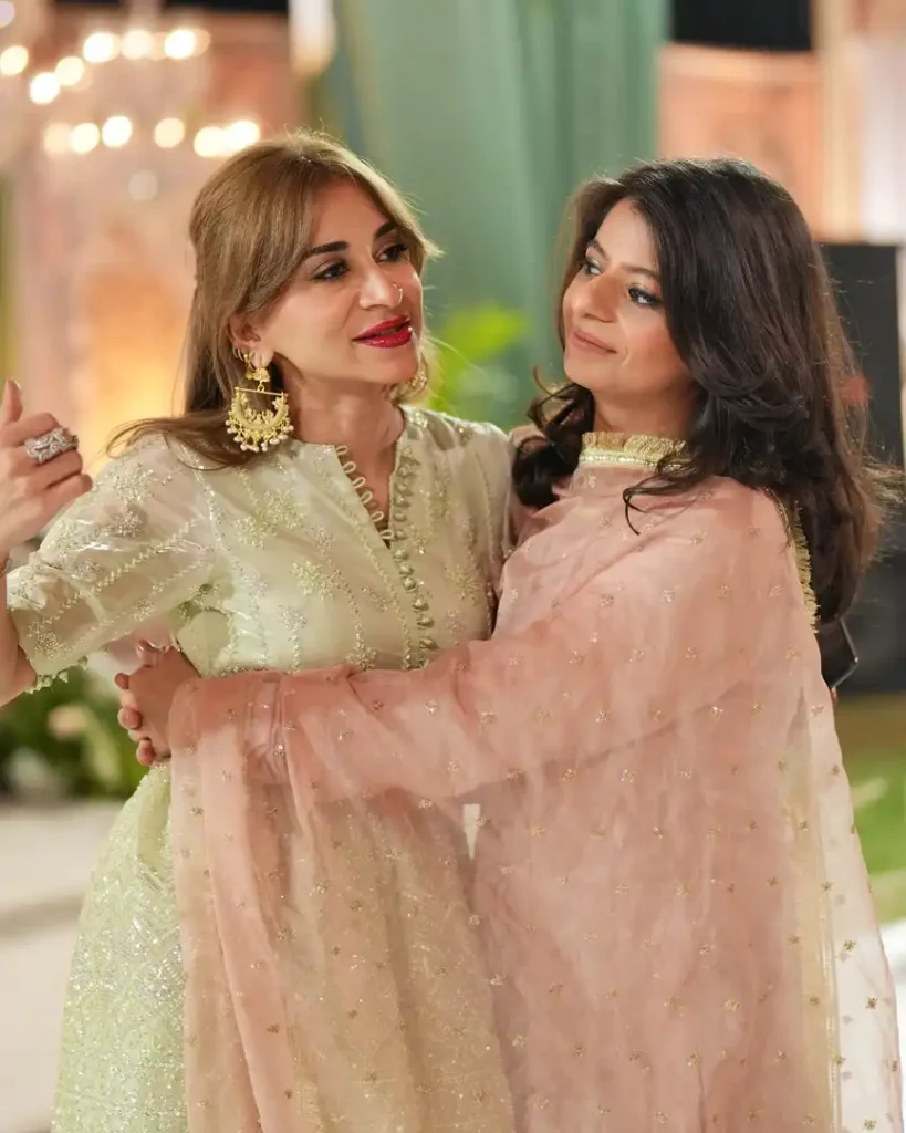 Gohar Rasheed & Kubra Khan Mehndi Pictures