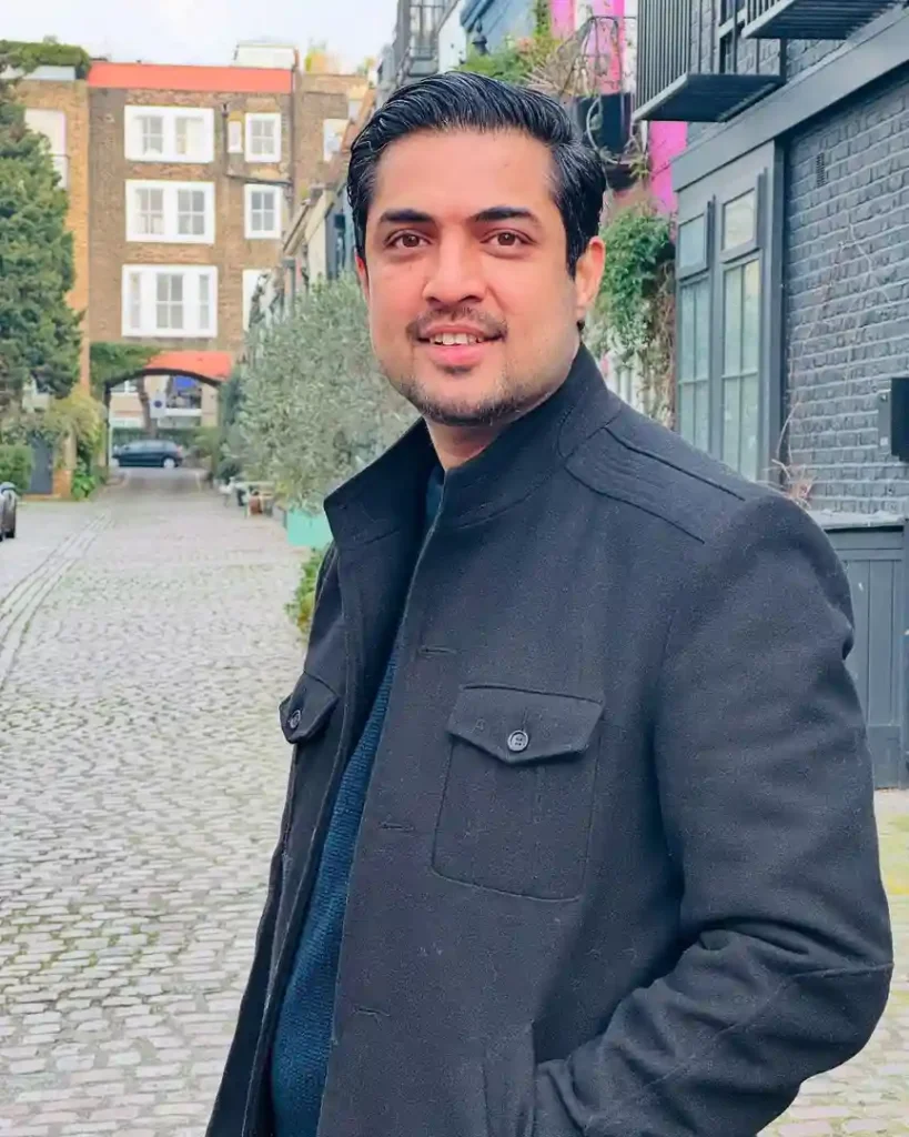 Iqrar ul Hassan Posts Cute Family Photos