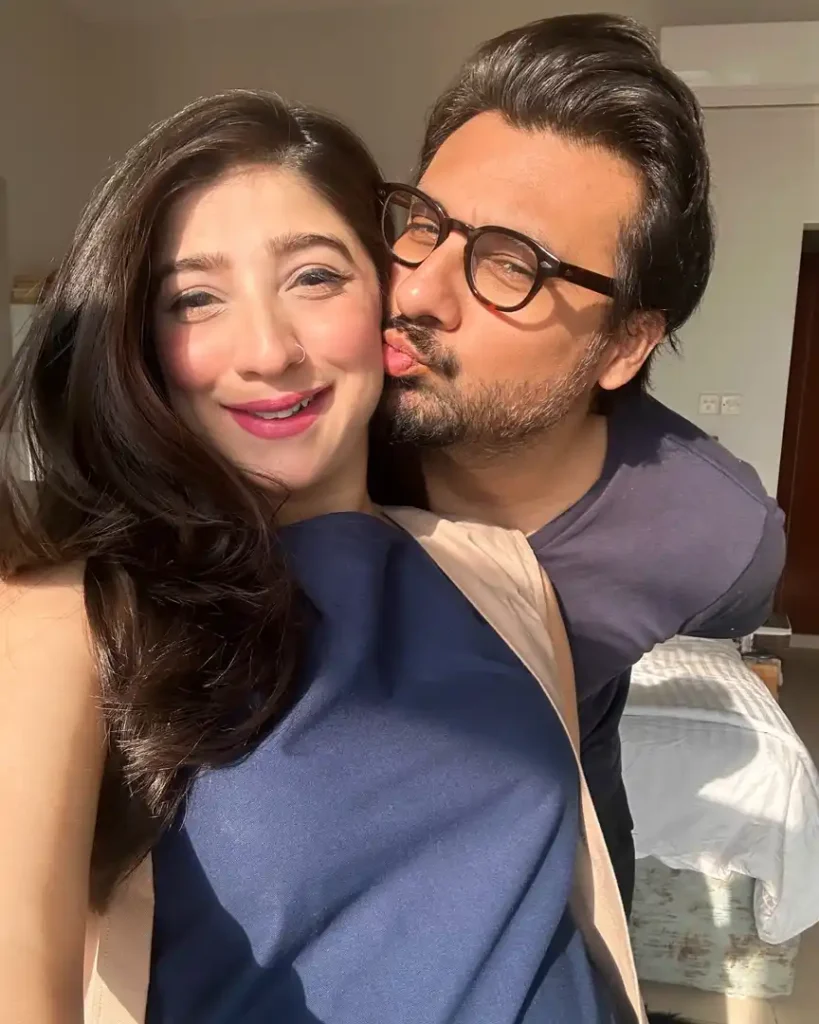 Mariyam Nafees Posts Chic Pictures While Pregnancy