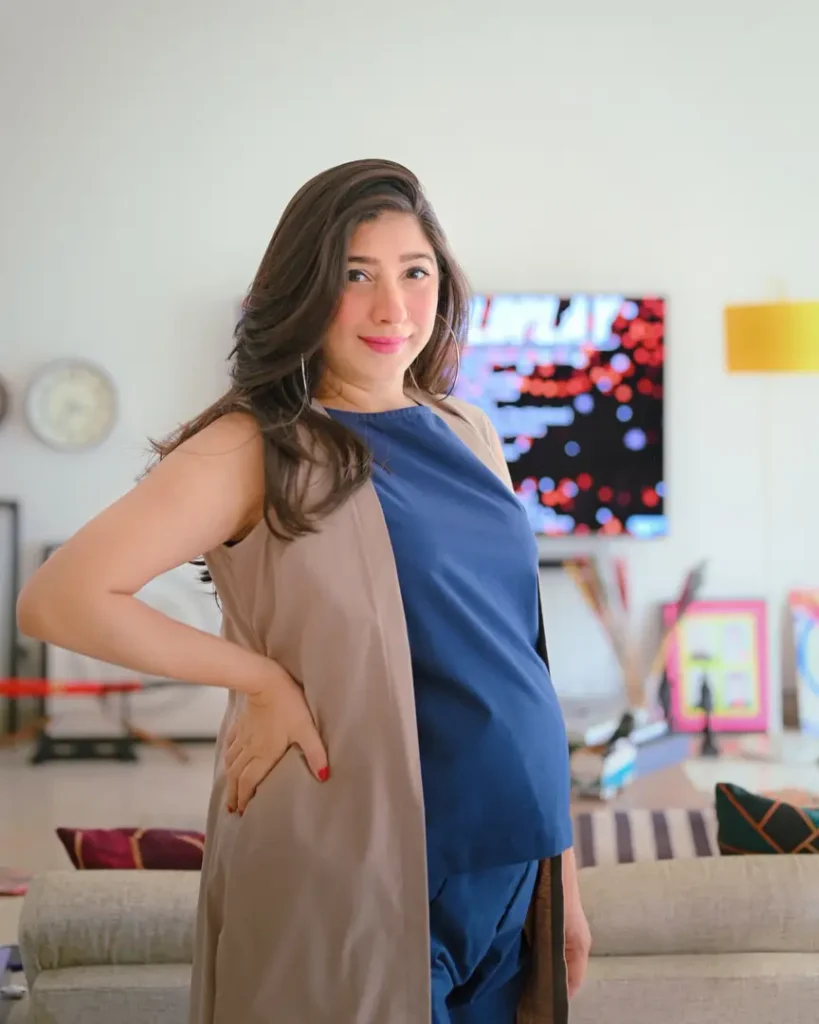 Mariyam Nafees Posts Chic Pictures While Pregnancy