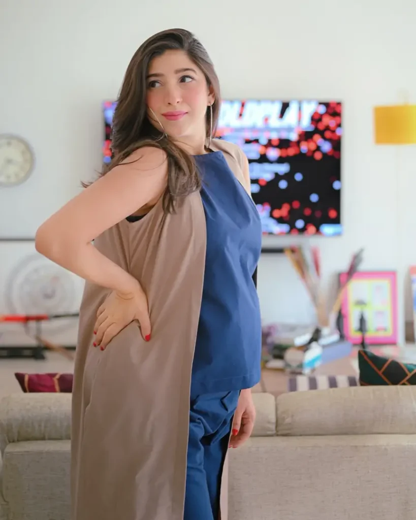 Mariyam Nafees Posts Chic Pictures While Pregnancy