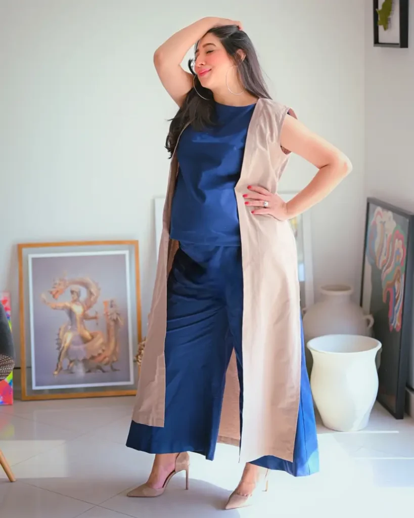 Mariyam Nafees Posts Chic Pictures While Pregnancy