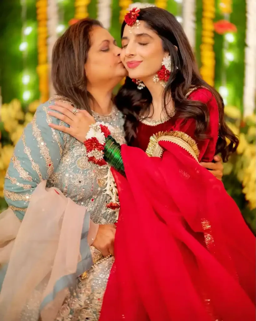 Pictures Of Mawra Hocane & Ameer Gilani Dholki