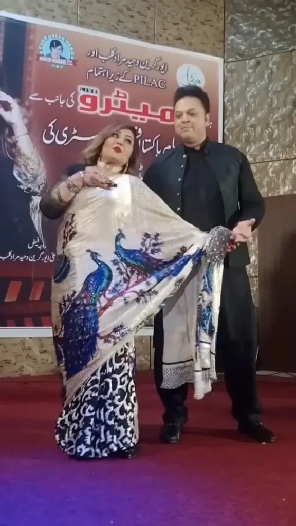 سلطان راہی کے بیٹے کے ساتھ نشو کا ڈانس