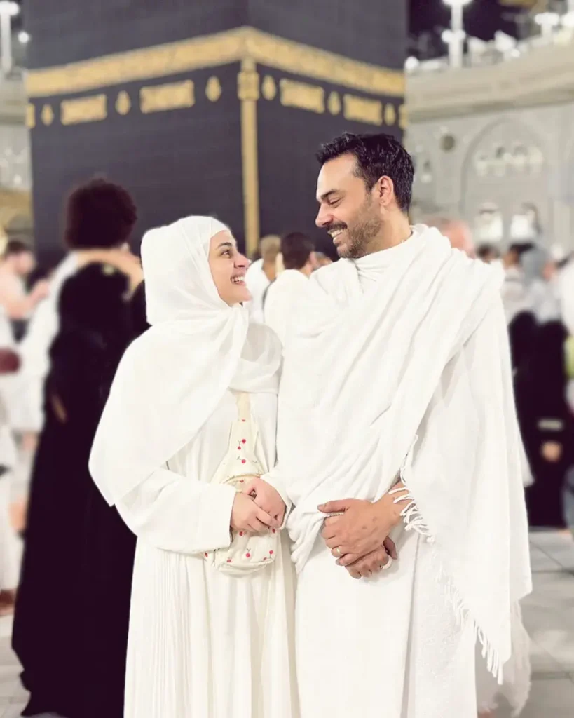 کبریٰ خان اور گوہر رشید کی شادی کے بعد فیملی کے ساتھ تصاویر