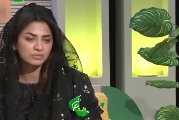 Hira Soomro Of Tere Bin Fame Loses Her Composure During a Live Ramzan Transmission